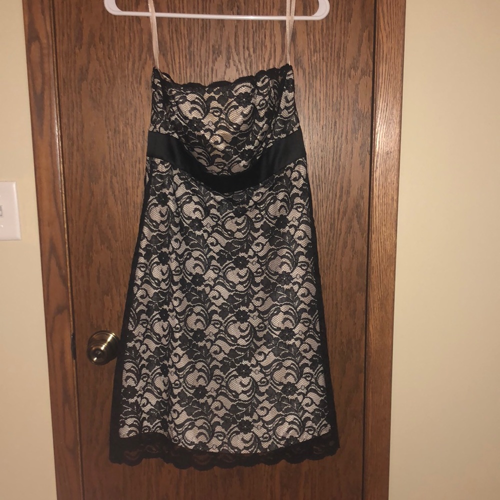 White House Black Market (Size 4) Lace Sleeveless Dress